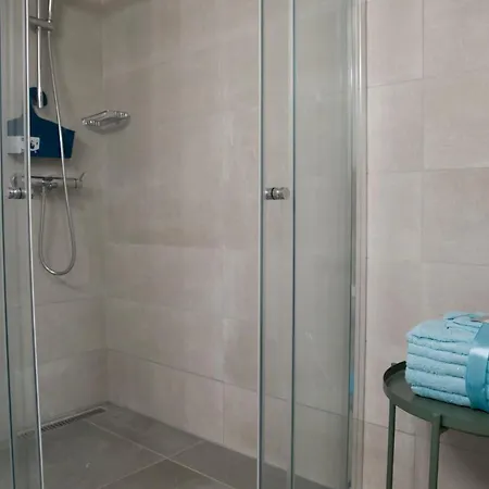 Down Town Luxury Suites Apartment